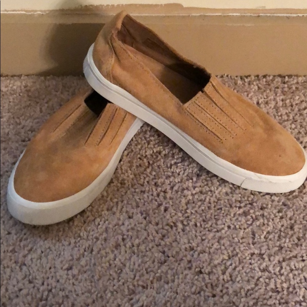 Tan Minnetonka slide on!